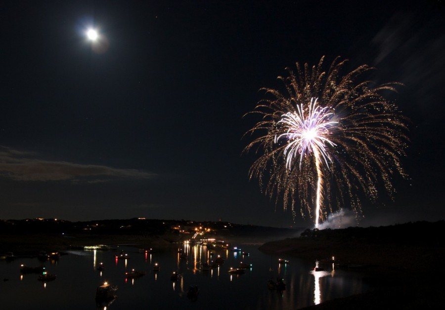 Fireworks over Lake Travis - Angi English flickr cc